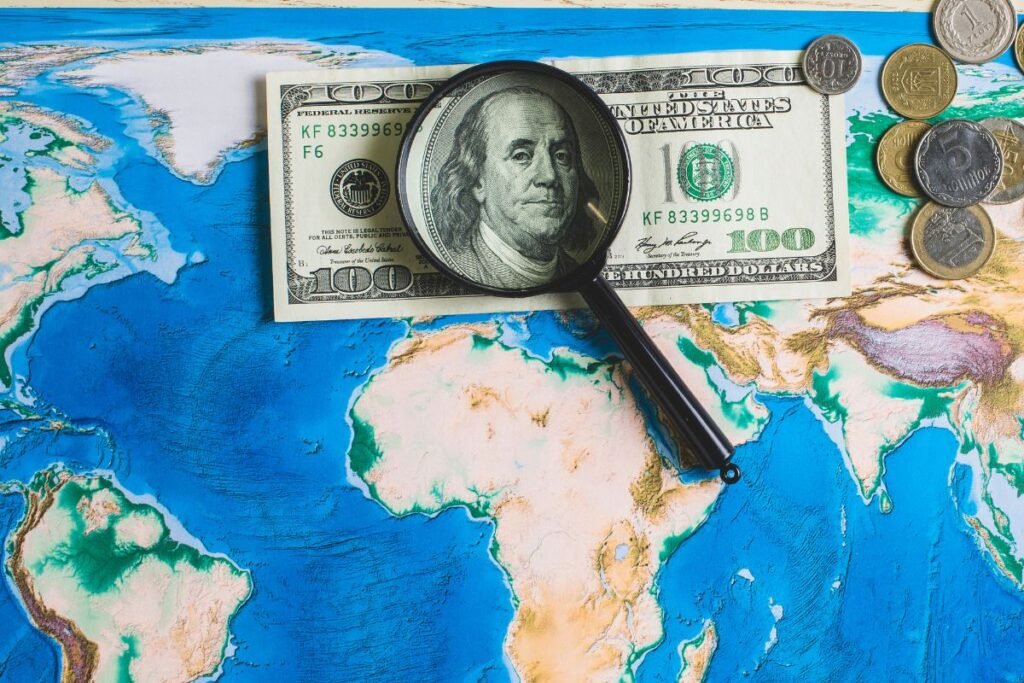 Dólar à vista se valoriza na abertura com influência das bolsas internacionais