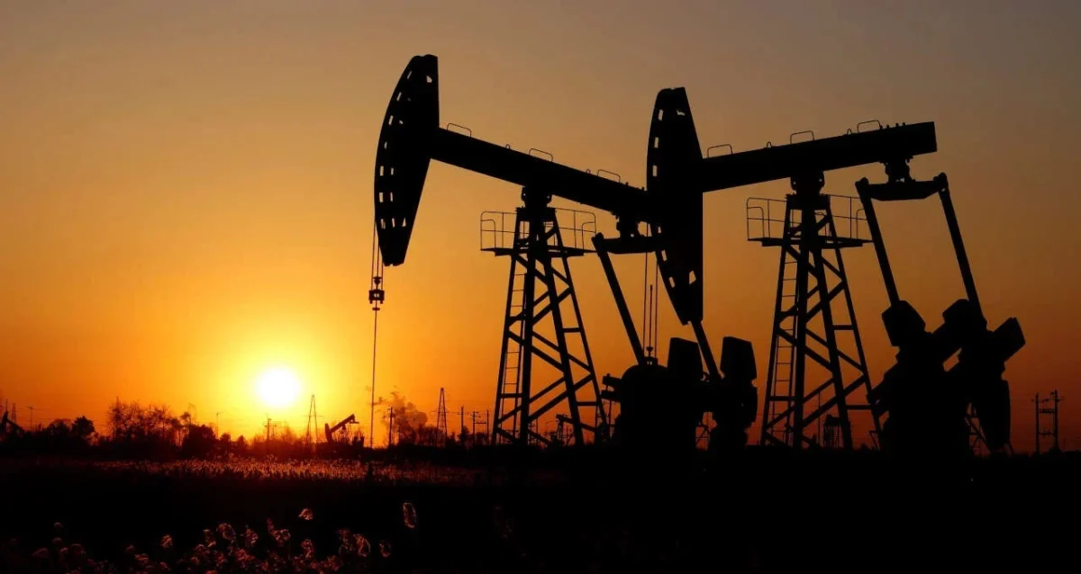 Petróleo recua com avanço das negociações de paz entre Rússia e Ucrânia