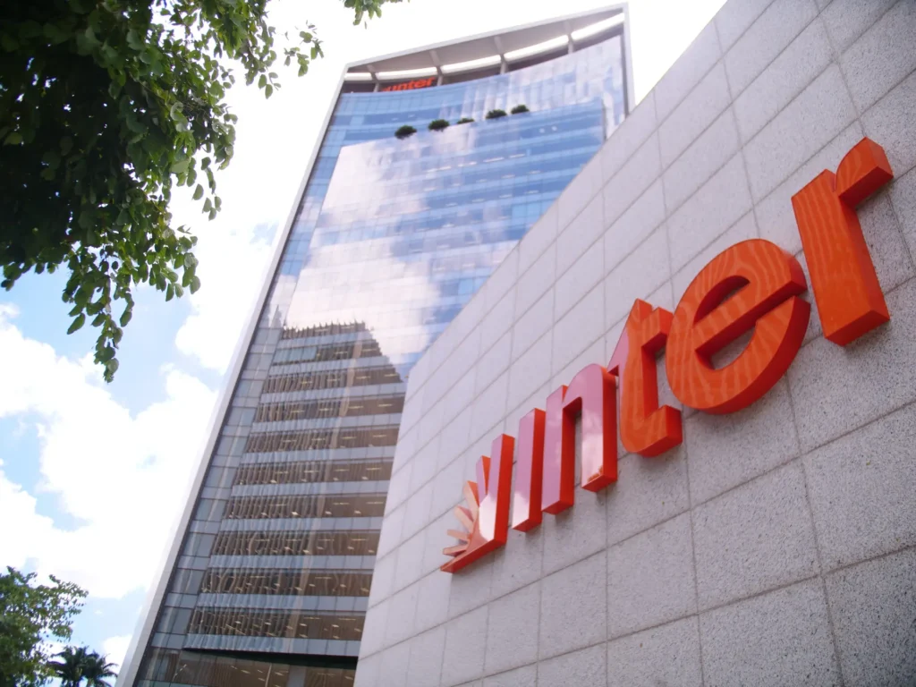 Banco Inter Alcança R$ 1,3 Bilhão em Lucro e 43,1 Milhões de Clientes em 2025