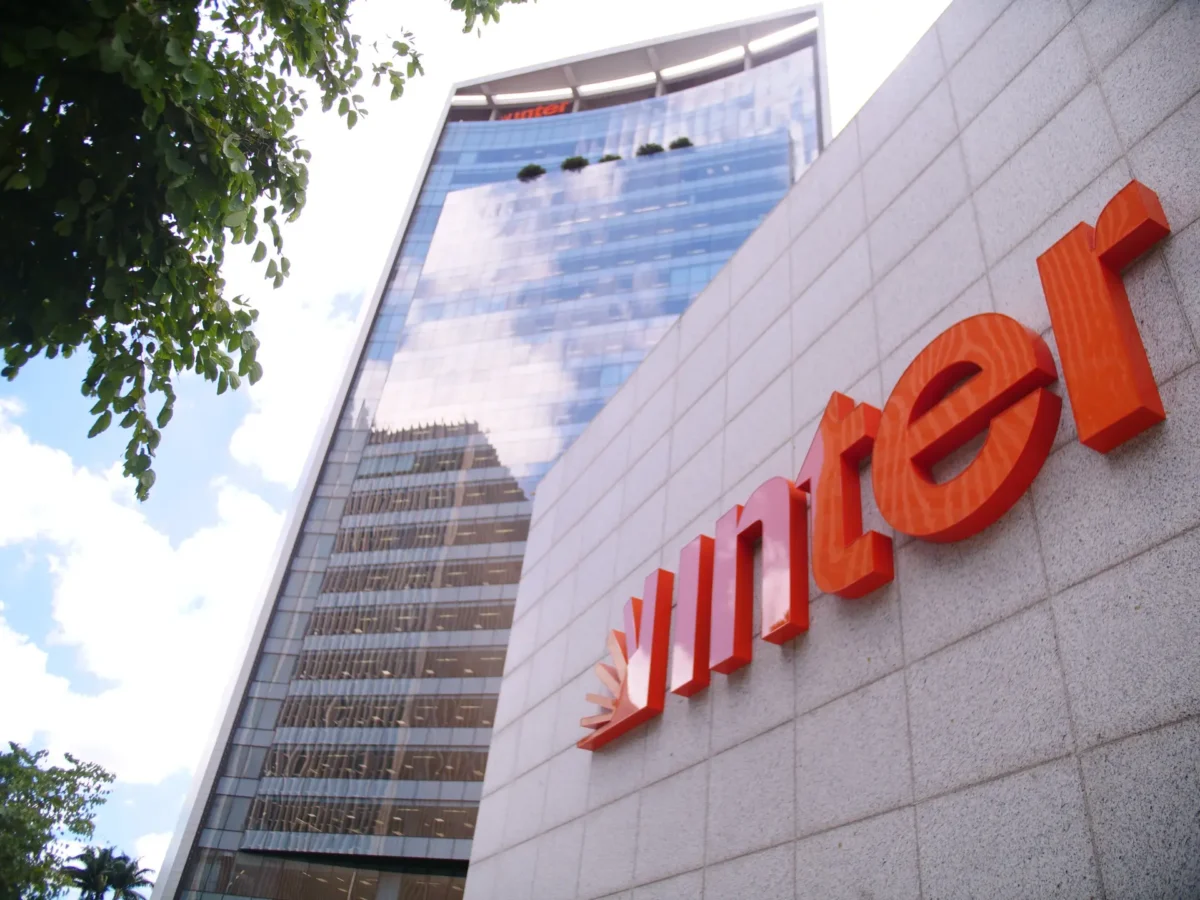 Banco Inter Alcança R$ 1,3 Bilhão em Lucro e 43,1 Milhões de Clientes em 2025