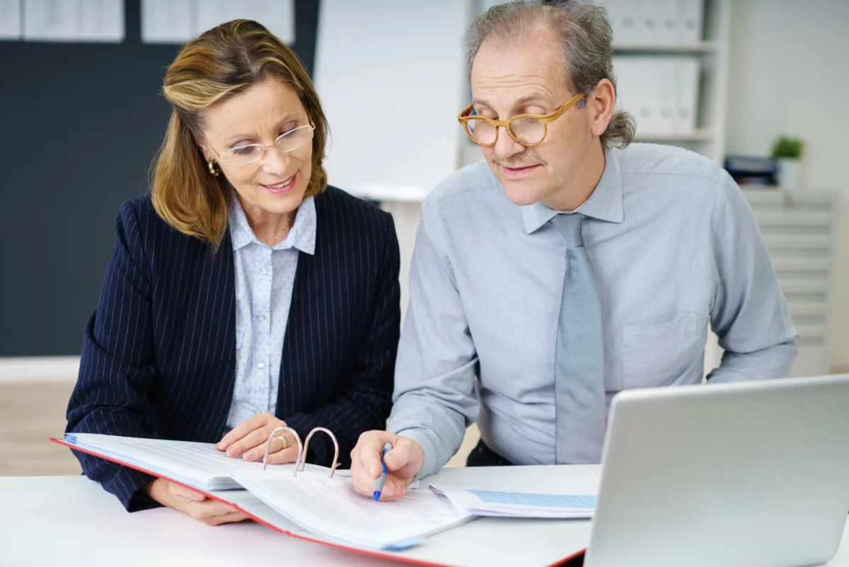 Bancos e Seguradoras Melhoram Experiência do Colaborador e Se Destacam em Avaliações