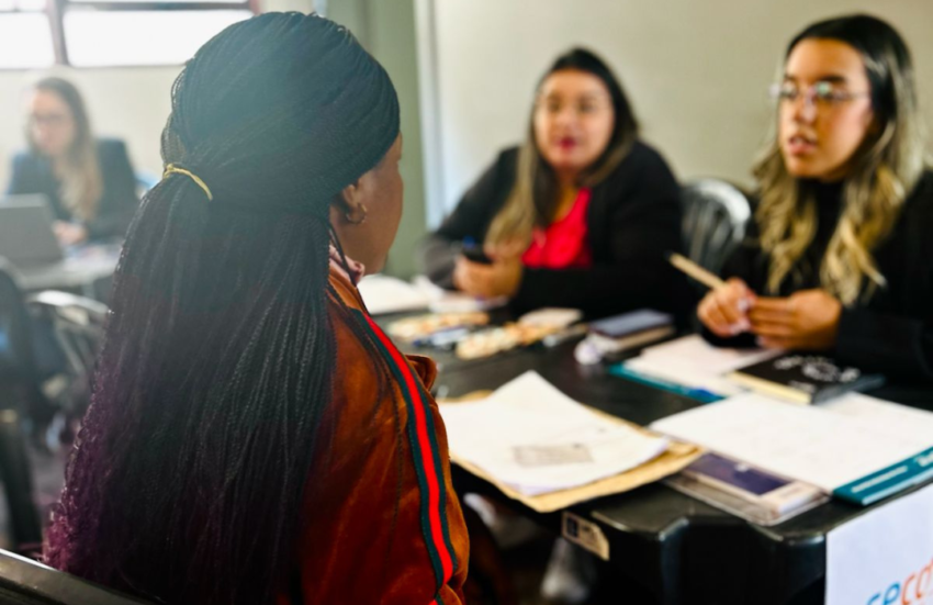 Como Imigrantes Podem se Inserir no Mercado de Trabalho Formal?