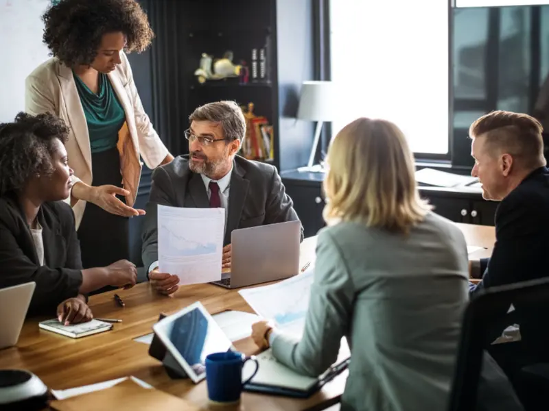 Bancos e Seguradoras Melhoram Experiência do Colaborador e Se Destacam em Avaliações